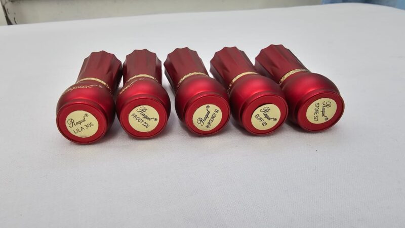 WhatsApp Image 2026-01-19 at 10.45.28 PM Labial Raquel Red Velvet – Color Intenso y Acabado Satinado