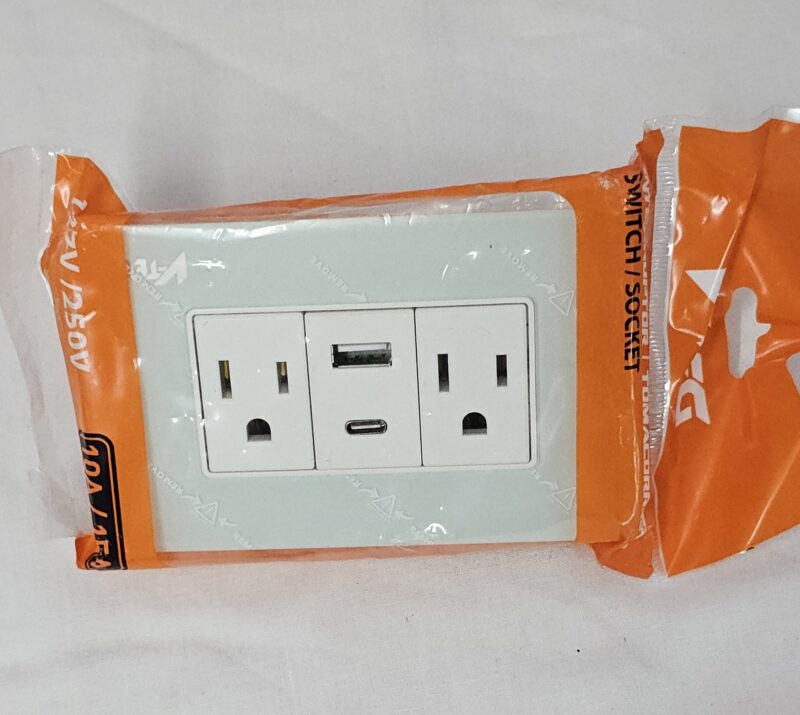 Tomacorriente Doble Moderno con Puertos USB y USB-C